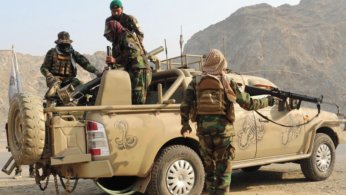 Pákistán návrat Tálibánu vítal. Teď mu vyhlásil válku a útočí na centra moci